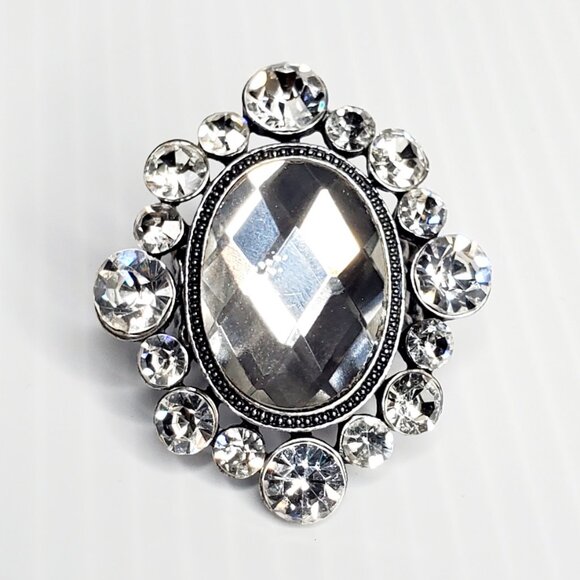 Oval Crystal Rhinestone Silver Halo Stretch Ring. - Picture 5 of 7